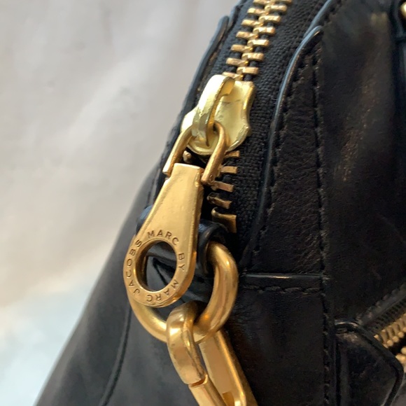 Marc Jacobs MBMJ black leather zippered crossbody purse handbag - Picture 9 of 12